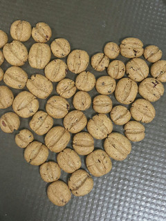A picture of Coffee nuts cookies ☕.
