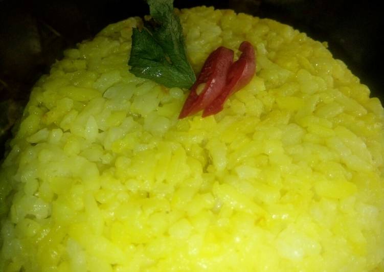 Nasi kuning gurih tanpa santan