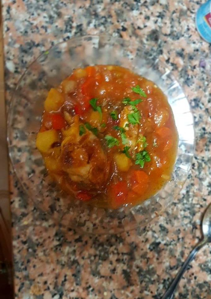 Una foto de Patata y pollo estofado