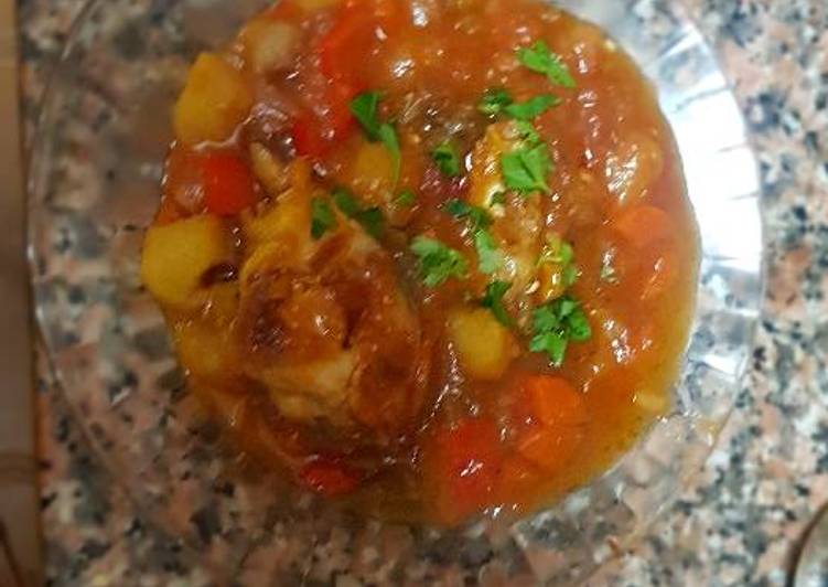 Patata y pollo estofado