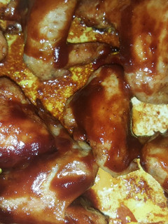 Una foto de Alitas de pollo horneadas con salsa BBQ