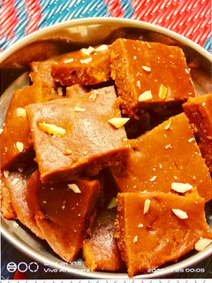 સુખડી(Sukhdi Recipe in Gujarati) રેસીપી મુખ્ય ફોટો