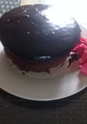 A picture of Molten chocolate cake.