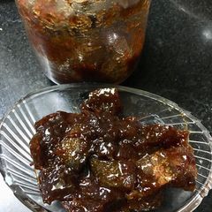 A picture of Pind khazur(dates) ka achar.