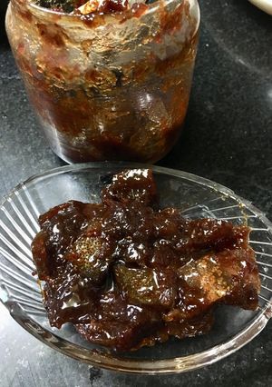 A picture of Pind khazur(dates) ka achar.