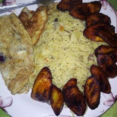 A picture of Indomie and plantain.
