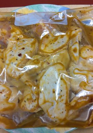 A picture of Lee's Lemon-Garlic Chicken Marinade.