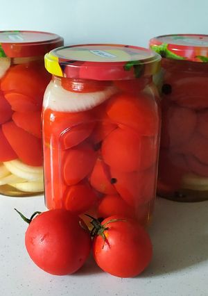 Фото Вкусные и быстрые помидоры с луком.