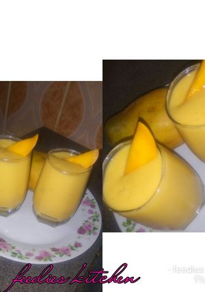 A picture of Mango banana smoothie.