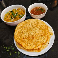 A picture of Dal Pakwan.