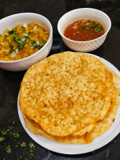 A picture of Dal Pakwan.