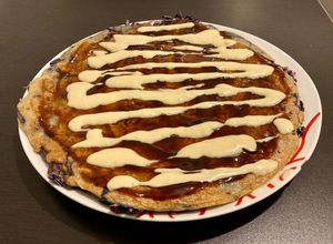 Une photo de Okonomiyaki au chou rouge