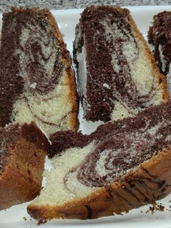 A picture of Vanilla and cocoa cake.