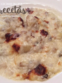 Una foto de Bacalao con nata, "bacalhau com natas"