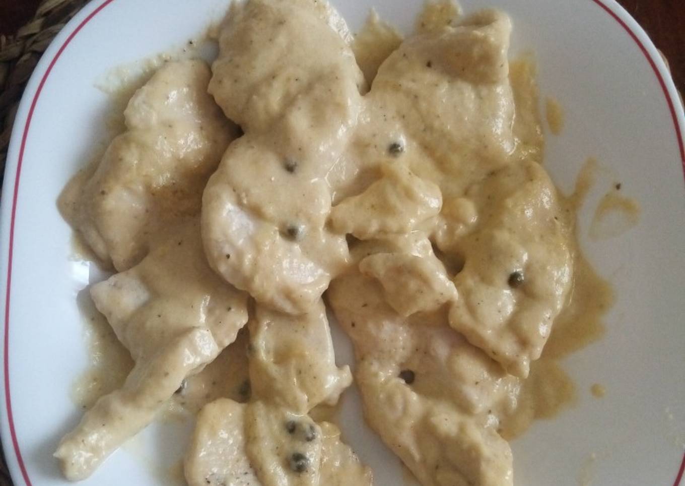 Medallones de pechuga de pollo, a la pimienta verde