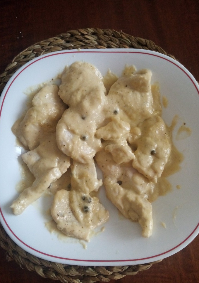 Una foto de Medallones de pechuga de pollo, a la pimienta verde