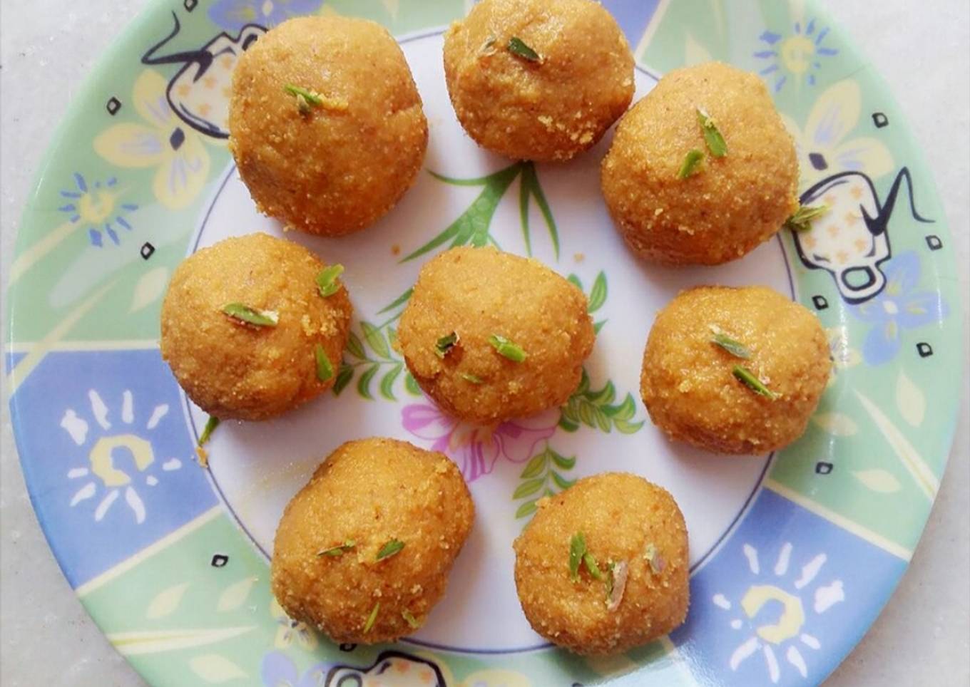 Besan ke laddoo