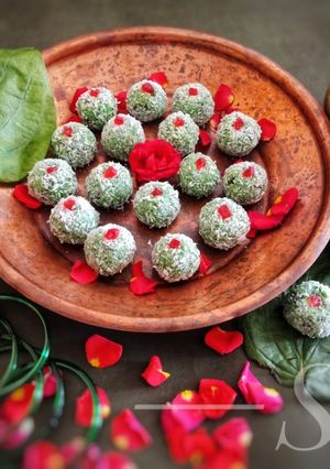 A picture of Coconut paan ladoo.
