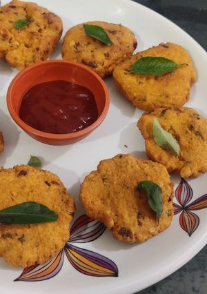 દાળ વડા(Dal vada recipe in Gujarati) રેસીપી મુખ્ય ફોટો