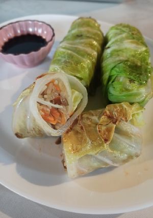 Una foto de Rollos de repollo, estilo oriental