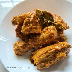 A picture of Chicken Rendang.