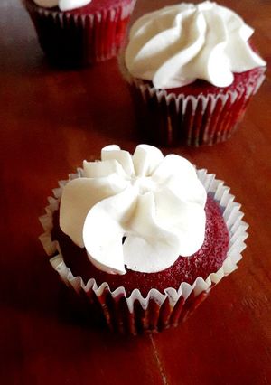 A picture of Super Moist Redvelvet Cupcakes.