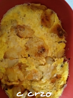 Una foto de Patatas con queso y huevos