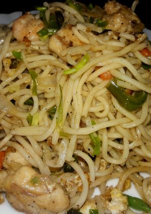 A picture of Mixed Chinese Noodles.