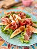Ensalada de brevas, burrata y jamón ibérico