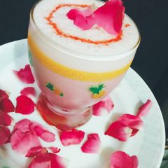 A picture of Rose lassi 🌹🌹🌹🌹.