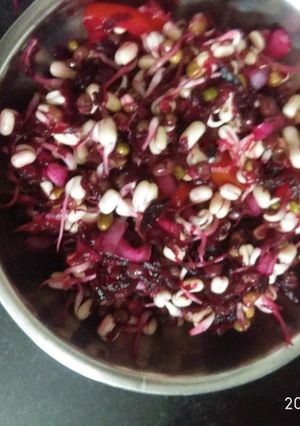 A picture of Salad of beetroot, tomato.