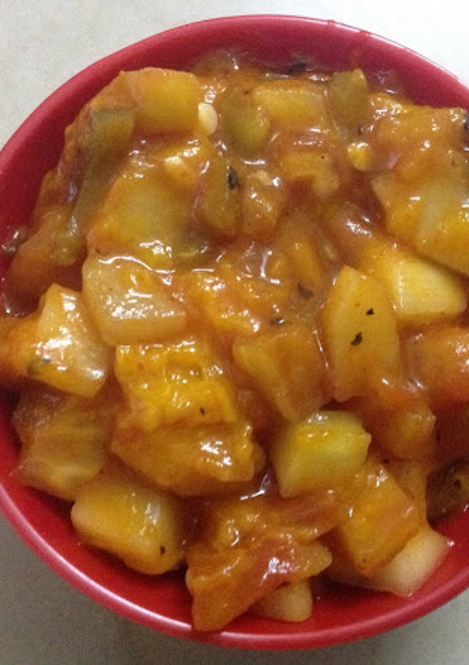 A picture of Mango-Cucumber Salsa.