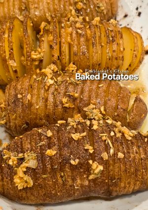 A picture of Crispy Garlic Butter Baked Potatoes.