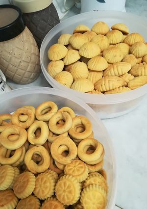 صورة لوصفة معمول السميد والطحين (يذووب بالفم)