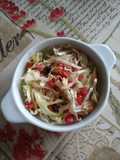 Ensalada de repollo con granada y pasas