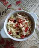 Ensalada de repollo con granada y pasas