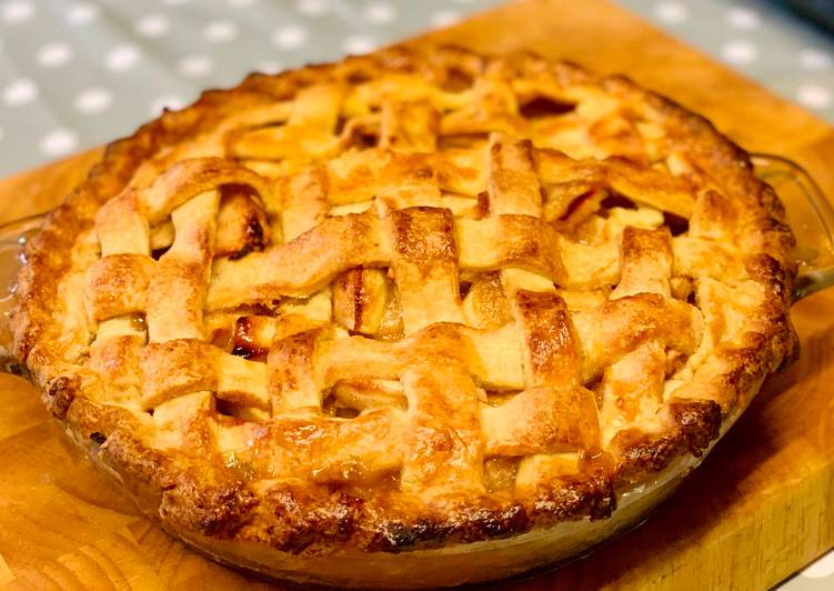 Steps to Prepare Apple Pie in 14 Minutes for Young Wife