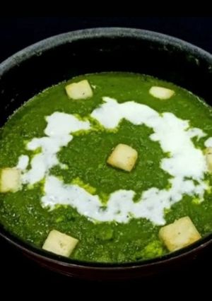 A picture of Palak Paneer.
