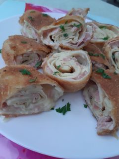 Tejfölös - sonkával, sajttal töltött palacsinták recept fotója