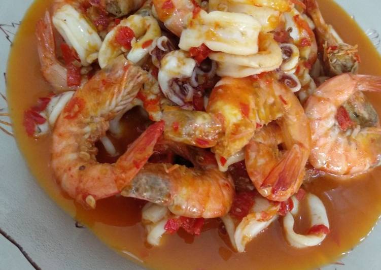 Bagaimana Membuat Udang sambal cumi yang Lezat Sekali