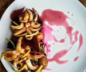 Cara Menyajikan Roasted Squid Tentacles with Purple Spinach Based Sauce Nikmat Lezat Cara Menyajikan Roasted Squid Tentacles with Purple Spinach Based Sauce Nikmat Lezat