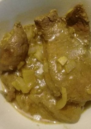 A picture of Liver with onion.