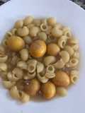 Pasta de caracoles con caldo de cocido