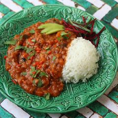 A picture of Vegan chilli con cane with rice.
