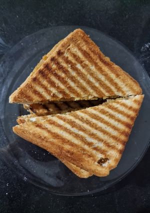 A picture of Potato sandwich (2 methods).