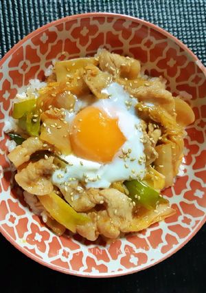 รูปของ ข้าวหน้าหมูกิมจิไข่ออนเซ็น (Buta Kimchi Don)