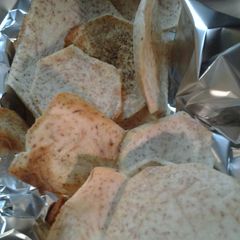 A picture of Taro chips baked.