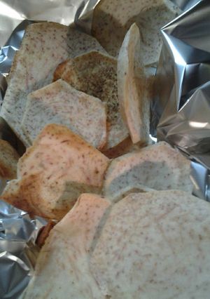 A picture of Taro chips baked.