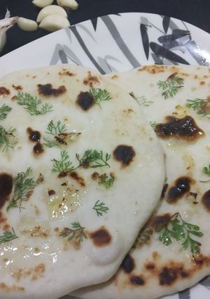A picture of Garlic Naan.