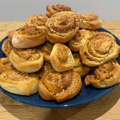 A picture of Vegan cinnamon rolls.